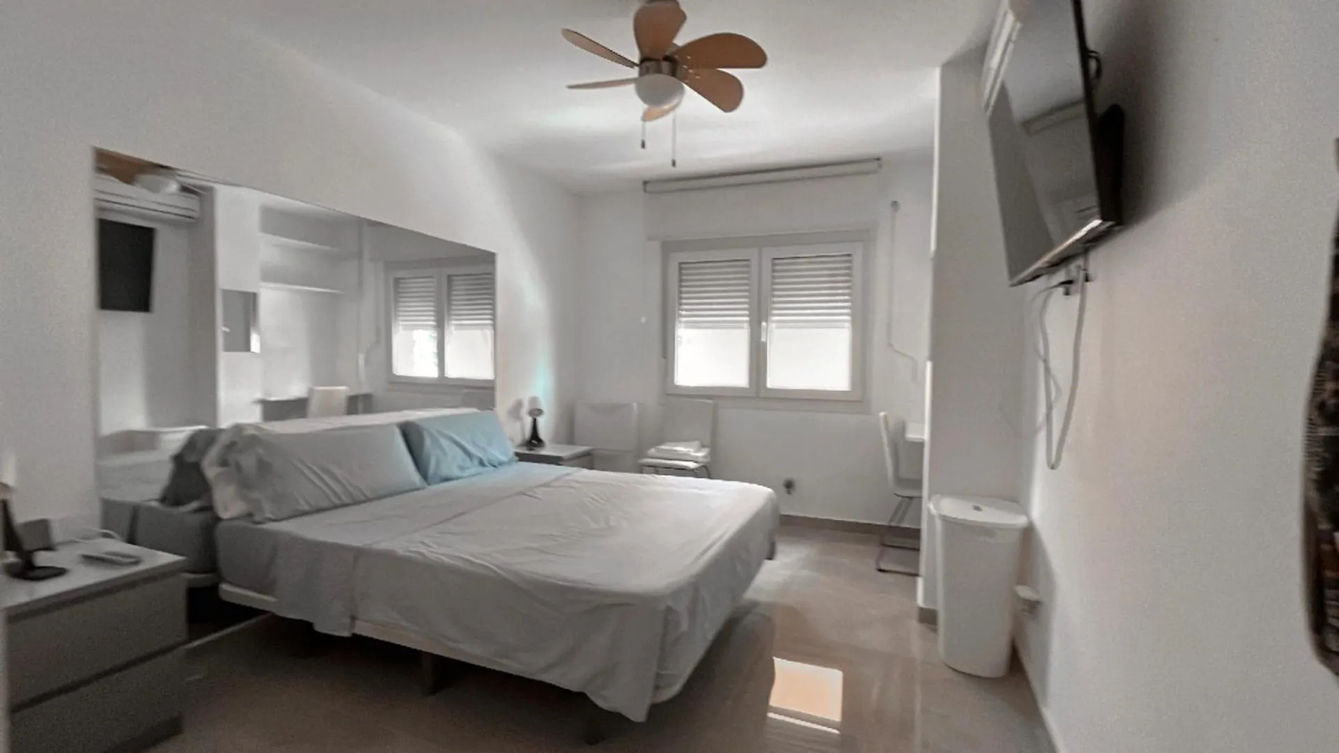 Precioso Dormitorio En El Centro De Torremolinos