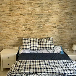 Private Cozy In Shared Habitación en casa particular